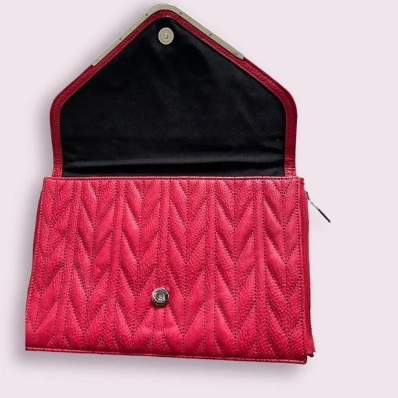 BCBGeneration NWT Red Envelope Clutch. Purse Bag Handbag.  NEW - Picture 2 of 6